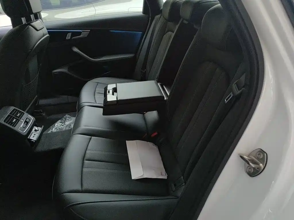 Audi A4L 2025 2024 40 TFSI Luxury Dynamic