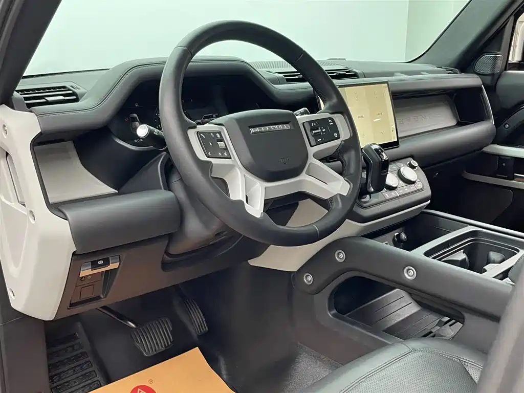 Land Rover Defender 2024 110 3.0T P400 XS фото 16