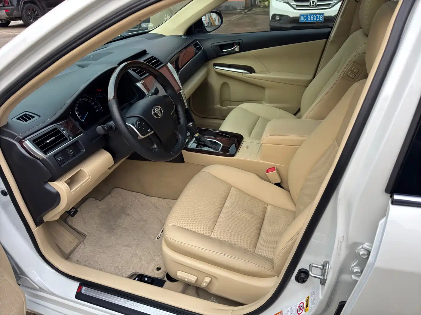 Toyota Camry 2016 2.0G 10th Anniversary Leading Edition фото 18