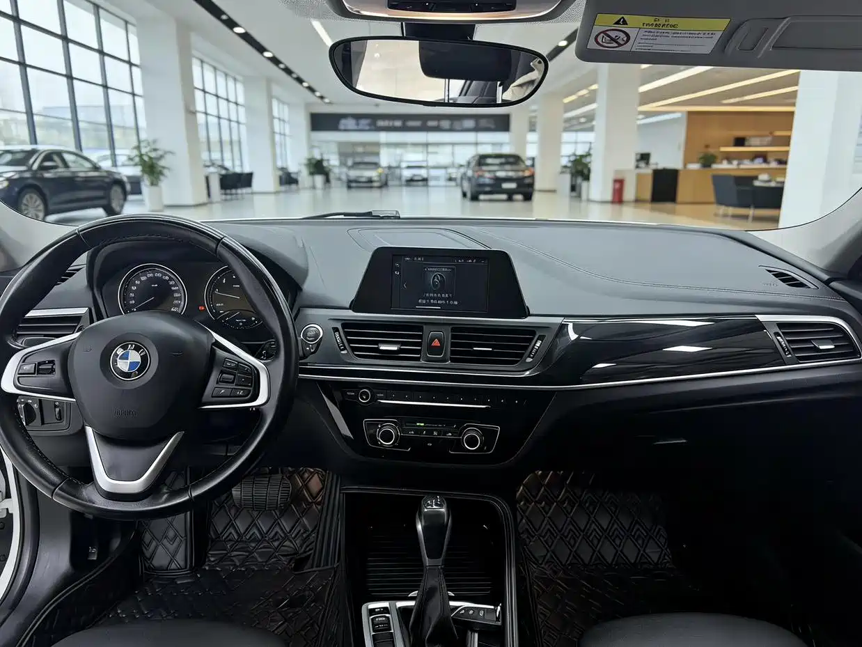BMW 1 Series 2018 118i Fashion Edition фото 4