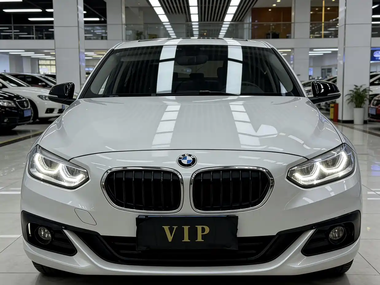 BMW 1 Series 2018 118i Fashion Edition фото 2