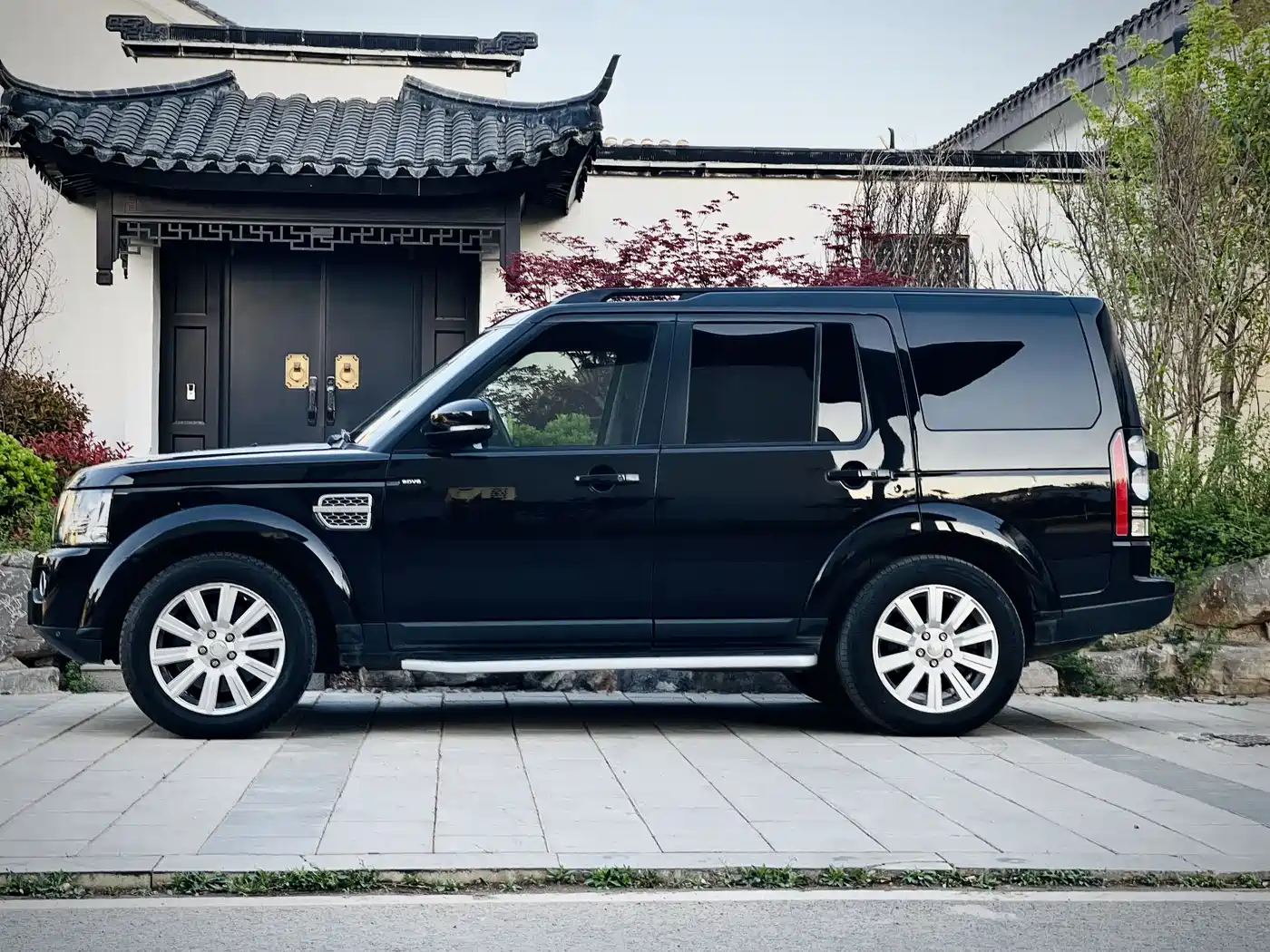 Land Rover Discovery 2015 3.0 SDV6 HSE Diesel фото 7