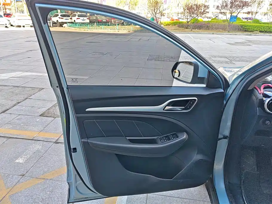 MG EZS PURE ELECTRIC