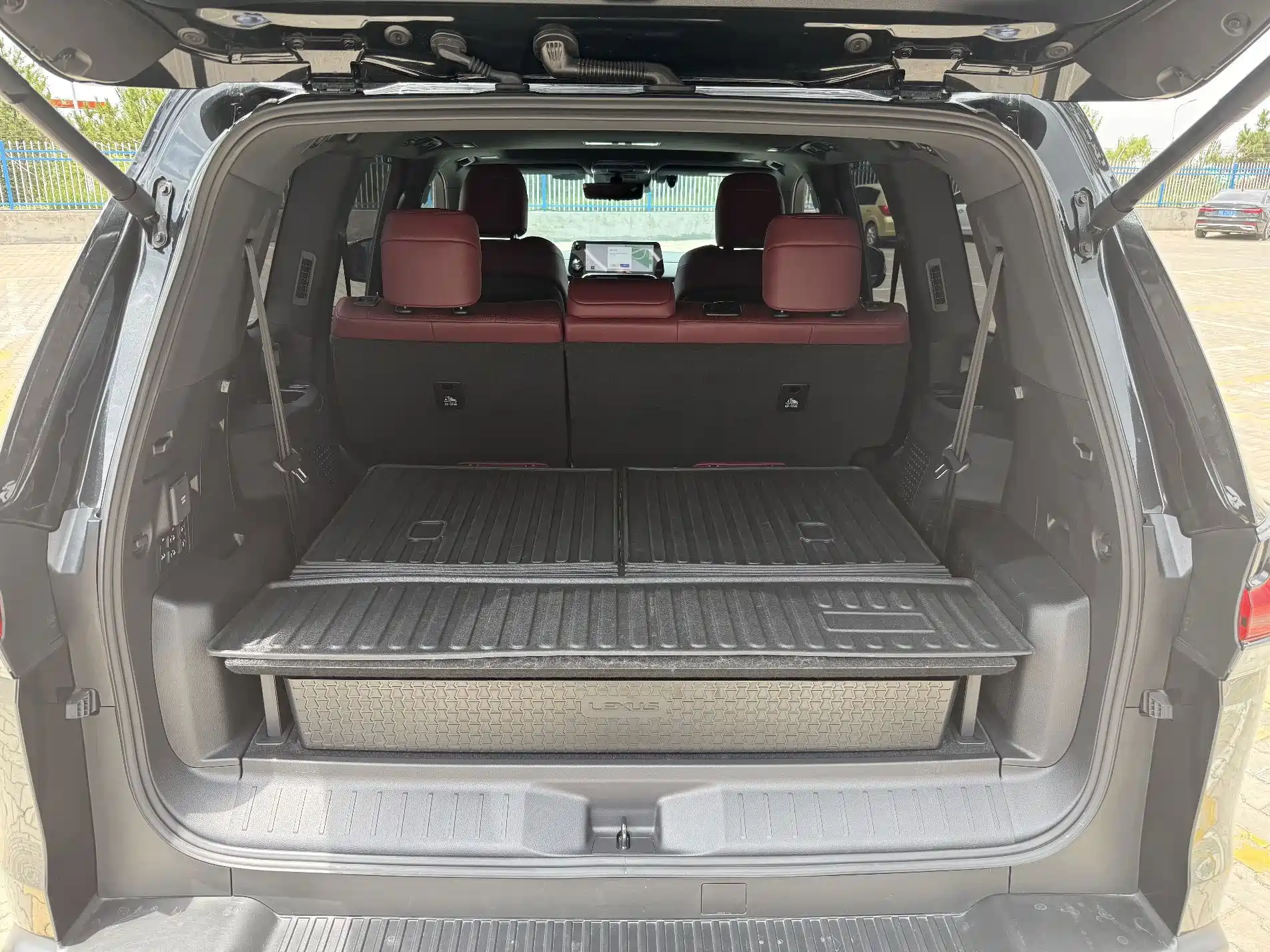 Фото 8 - Lexus LX