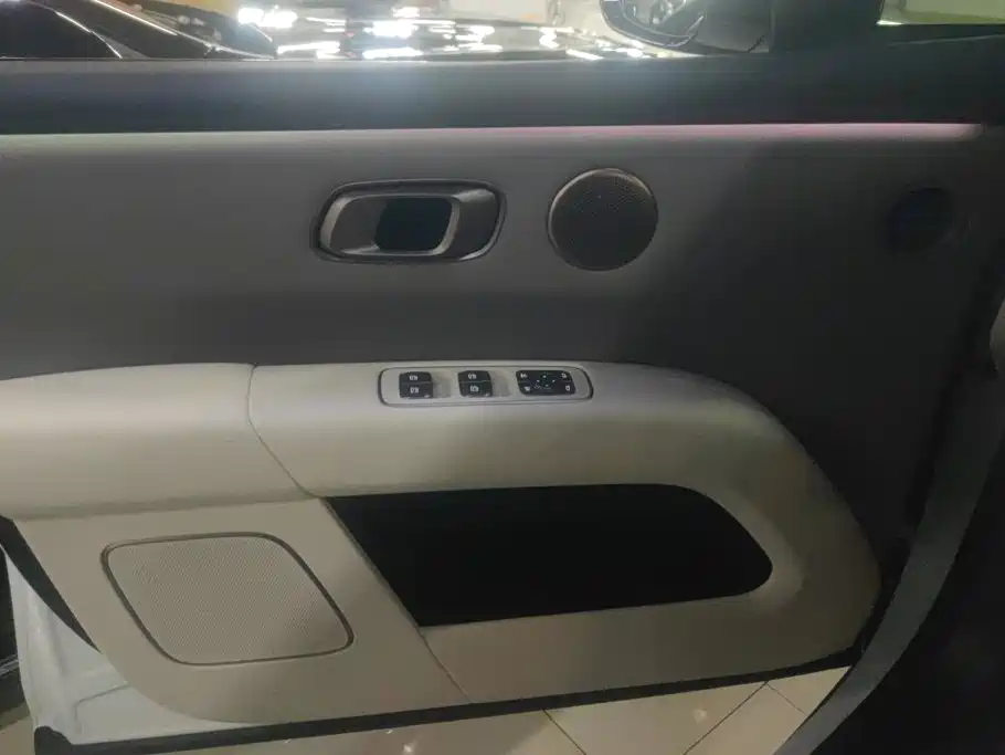 Li Auto i6 2025 2025 2WD Base Model