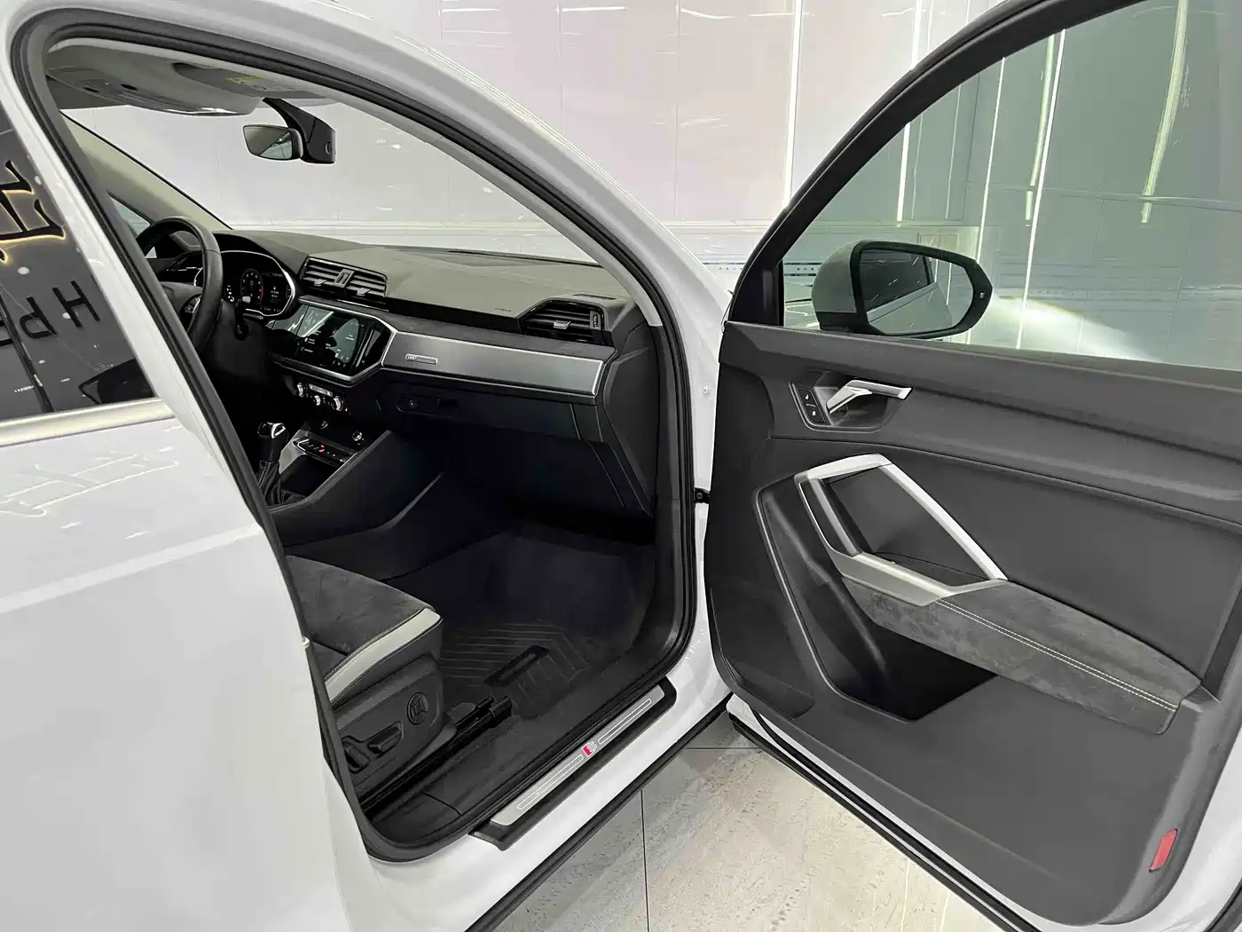 Audi Q3 2022 35 TFSI Fashion Dynamic фото 16
