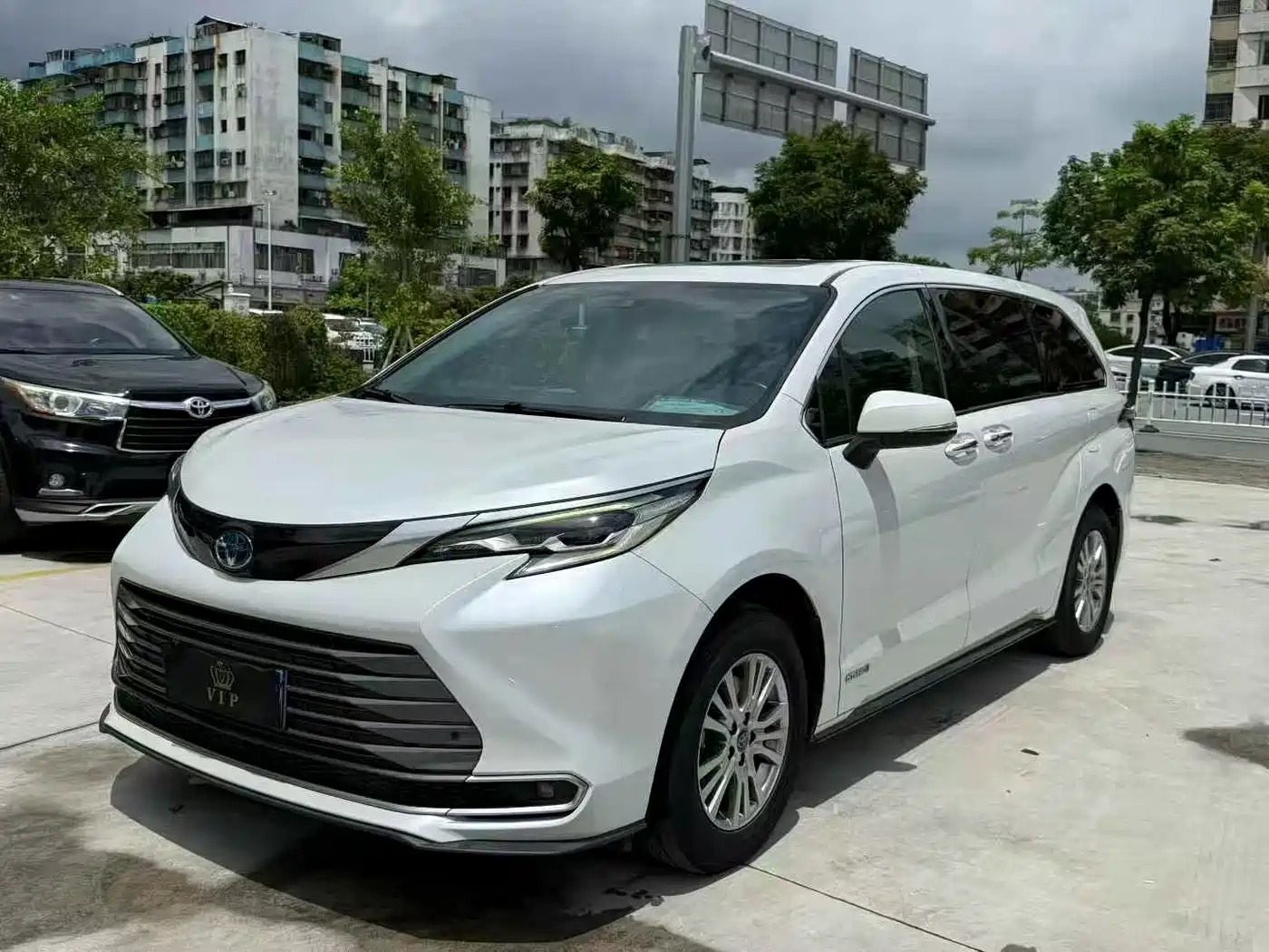 Фото 2 - Toyota Sienna