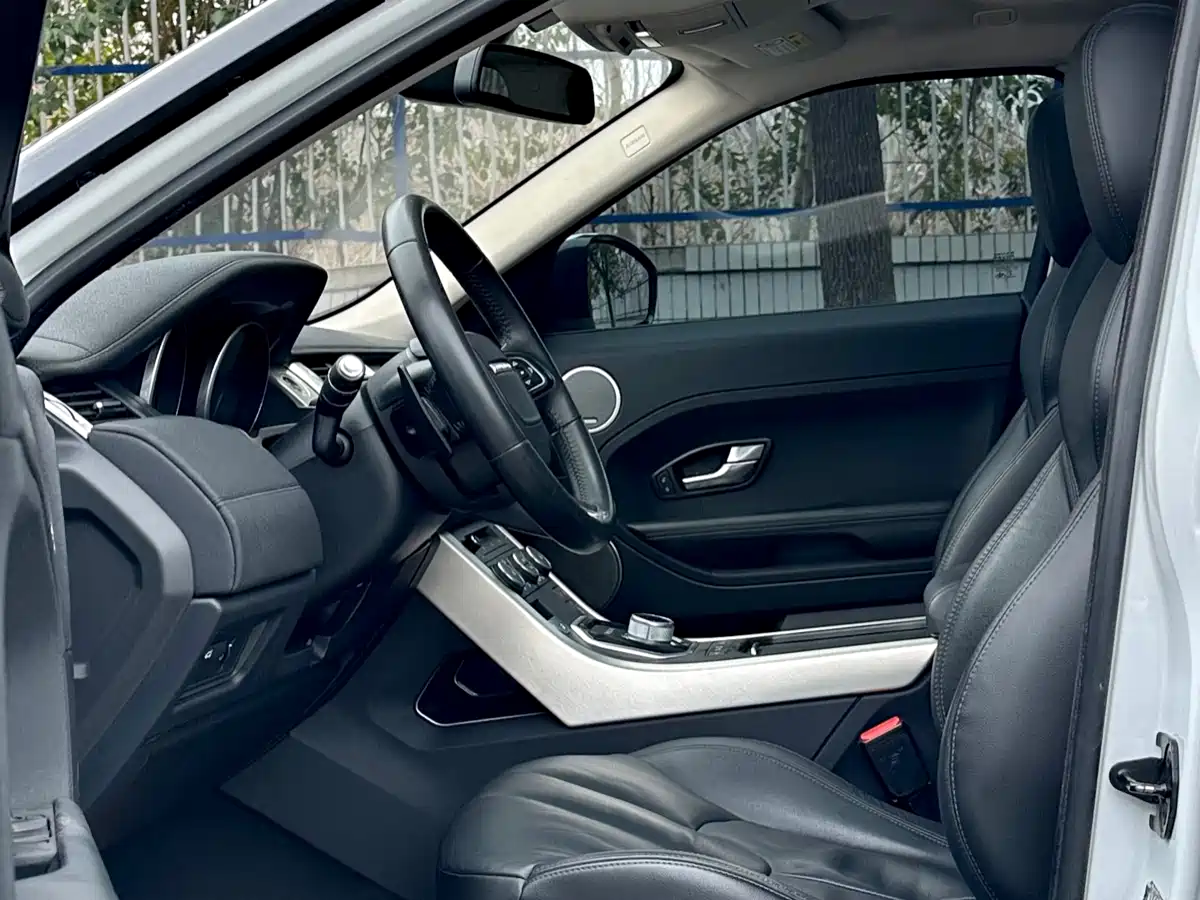Land Rover Range Rover Evoque 2015 2.0T 5-Door Intelligent Edition фото 7