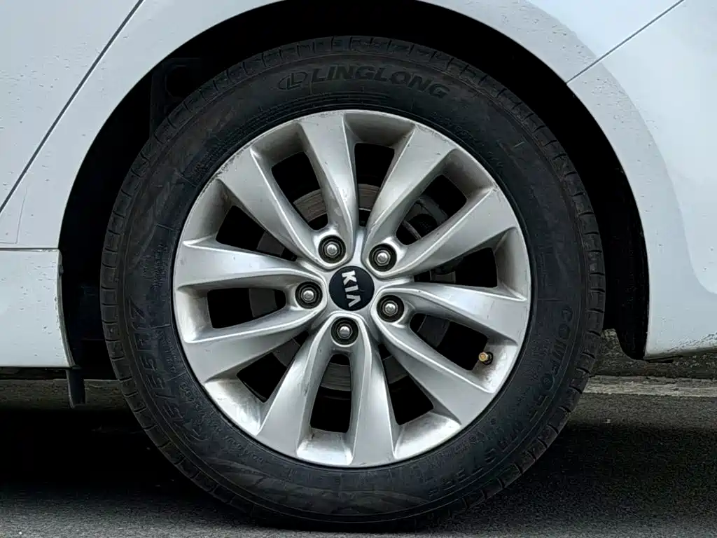 Photo 8 - Kia K5