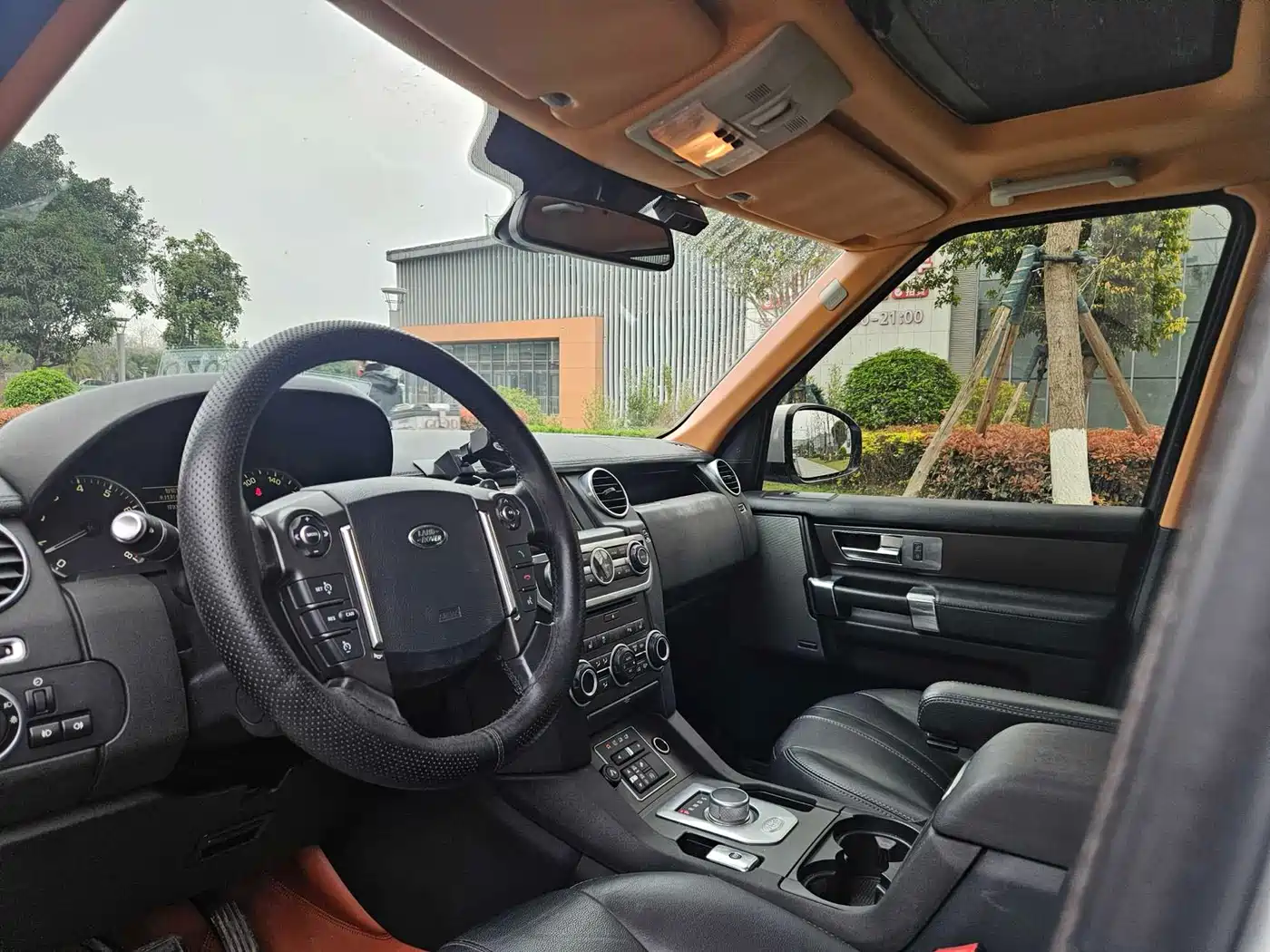Land Rover Discovery 2016 3.0 SC V6 SE фото 5