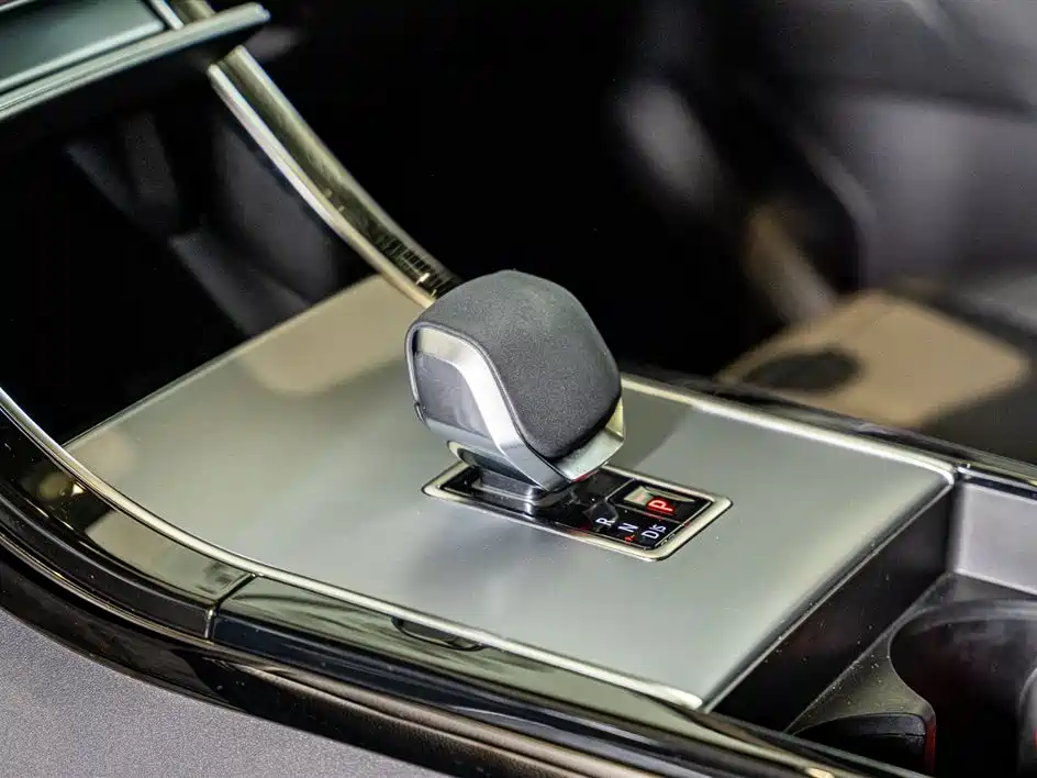 Land Rover Range Rover Velar 2025 S фото 15
