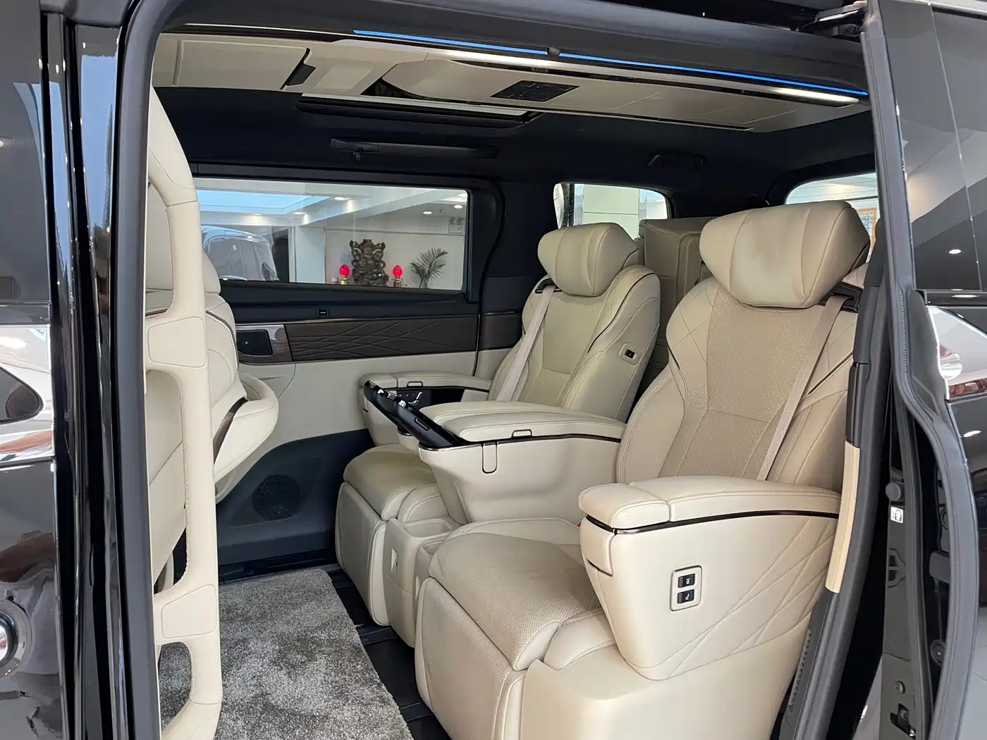 Toyota Vellfire 2024 Crown Hybrid 2.5L Executive Premium Edition фото 12