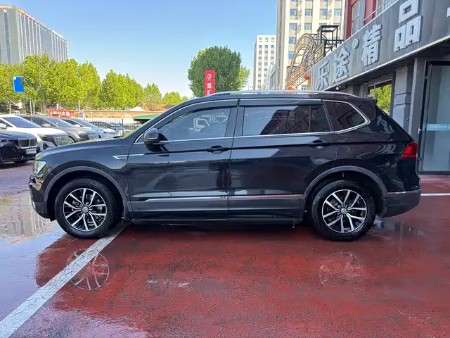 Volkswagen Tiguan L 2018 Facelift 330TSI Automatic 2WD Luxury Edition — фото 3