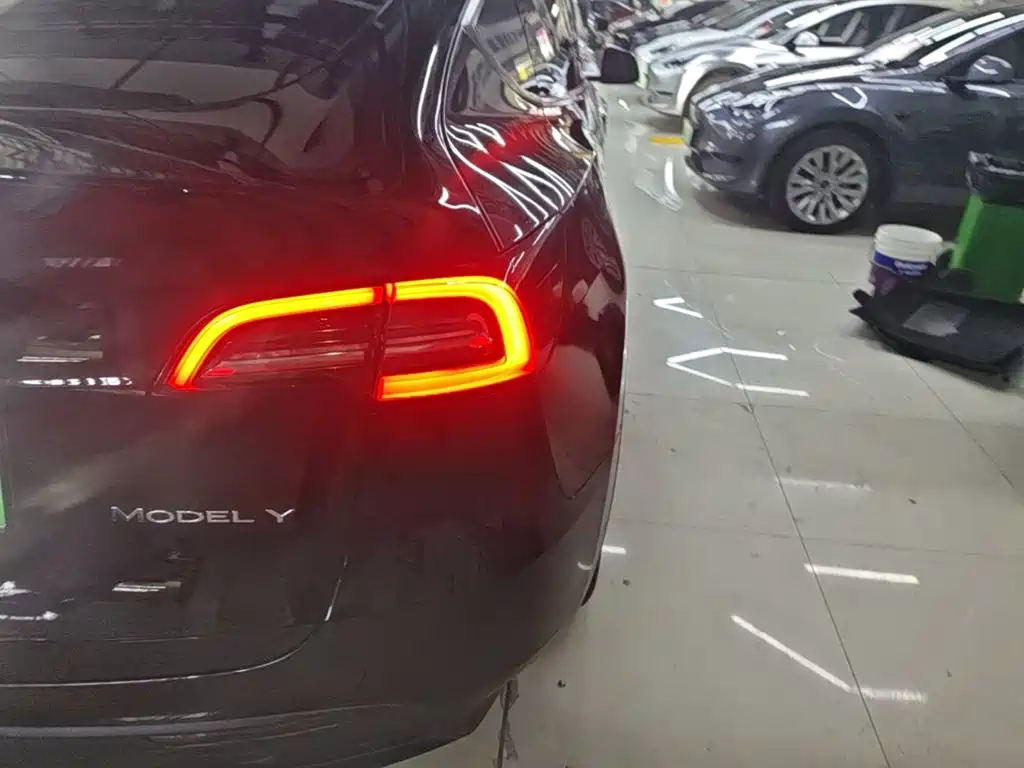 Фото 8 - Tesla Model Y