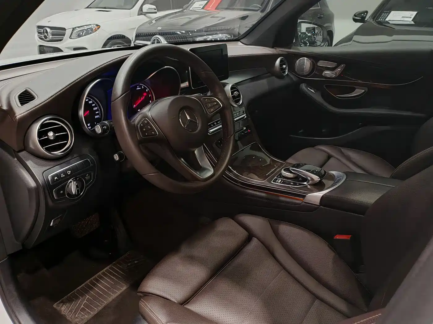Mercedes-Benz GLC 2017 GLC 260 4MATIC Luxury фото 6