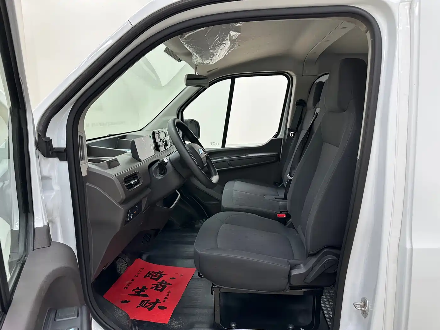Jiangling E-Fushun 2025 2025 Clear Window Version 41.86kWh Short Wheelbase Low Roof