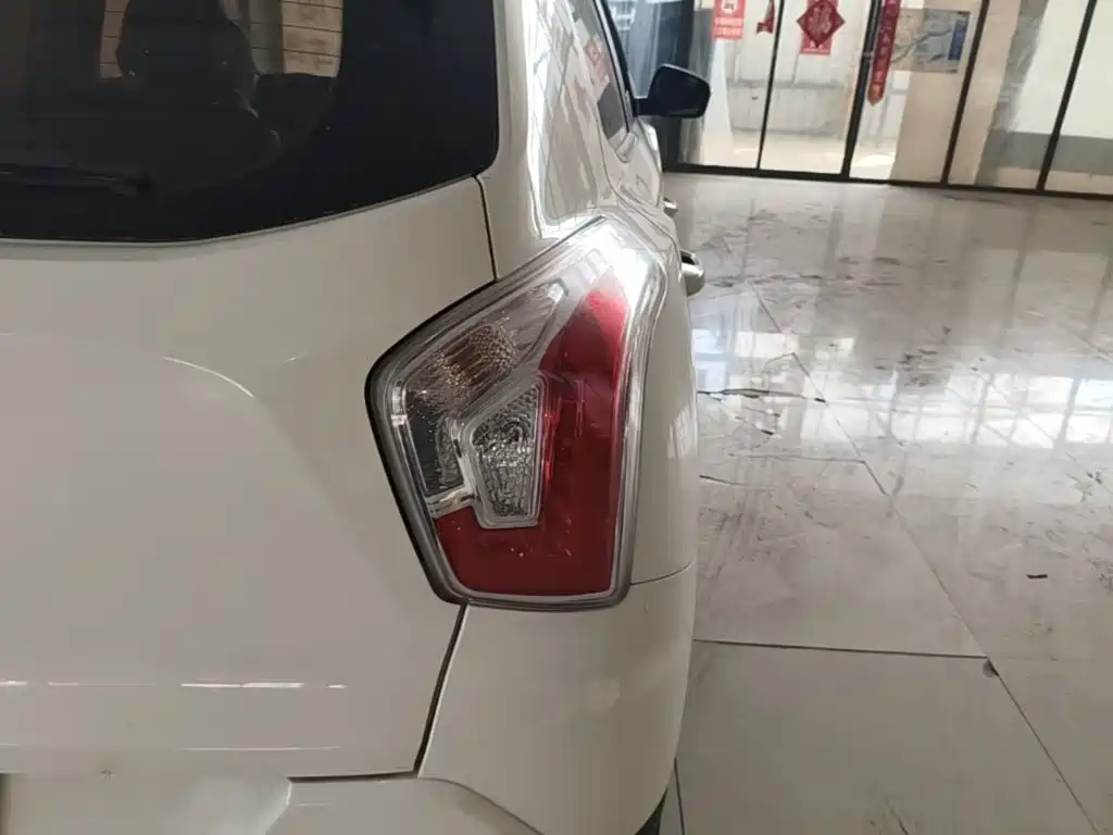 SsangYong Tivoli 2017 2015 1.6L Automatic 2WD Fashion Edition