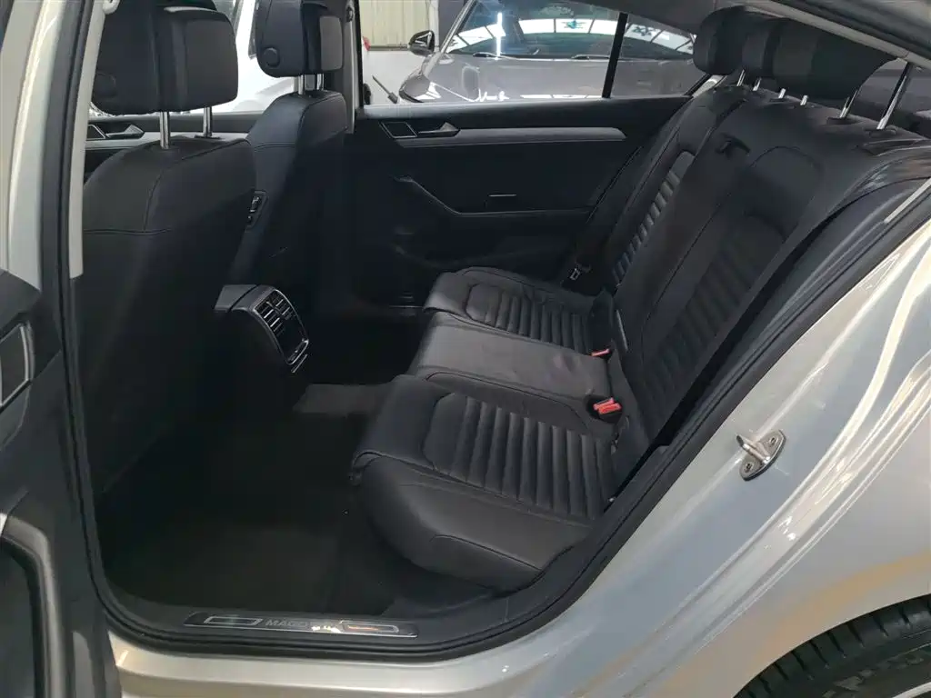 Volkswagen Magotan 2018 330TSI DSG Leading фото 17