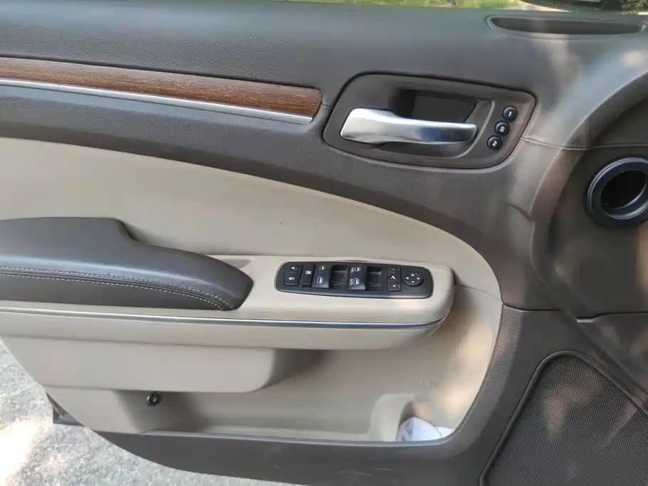 Chrysler 300C (Import) 2014 2013 3.6L Premium Edition