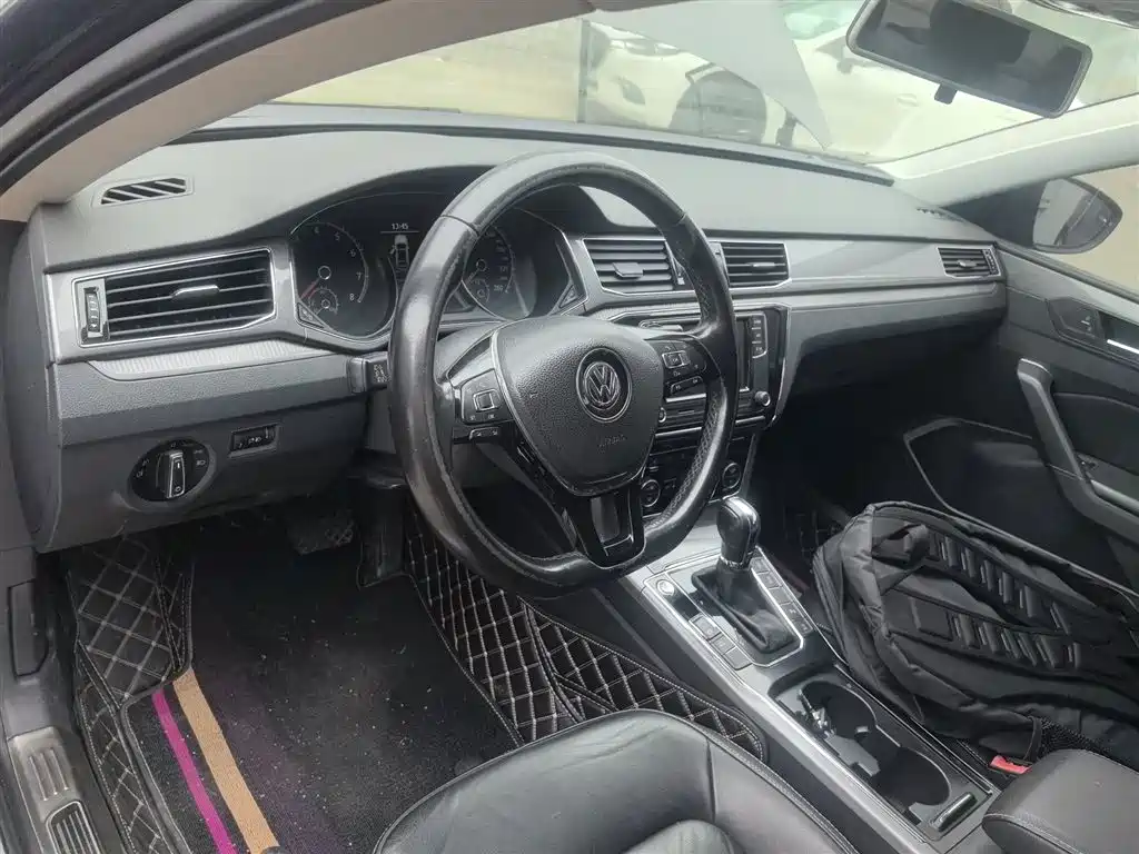Volkswagen Passat 2017 330TSI DSG Prestige фото 10