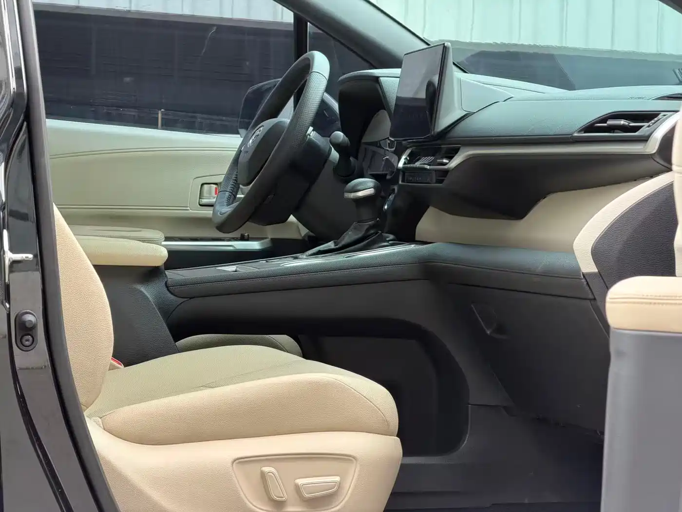 Toyota Granvia 2024 2.5L Hybrid Premium PLUS фото 7