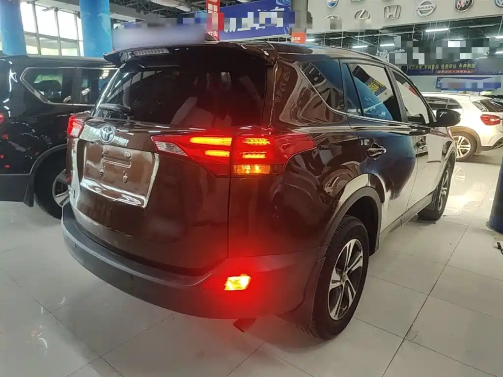 Toyota RAV4 Rongfang 2015 2.0L CVT 2WD Trend Edition фото 7