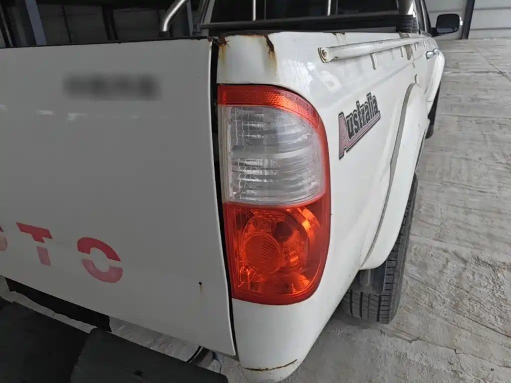 ZTE Weihu 2020 2017 2.4L Off-Road Edition Gasoline China V 2WD Standard Double Cab 4G69S4N