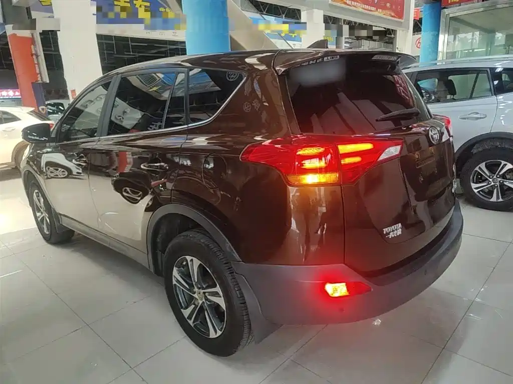 Toyota RAV4 Rongfang 2015 2.0L CVT 2WD Trend Edition фото 5