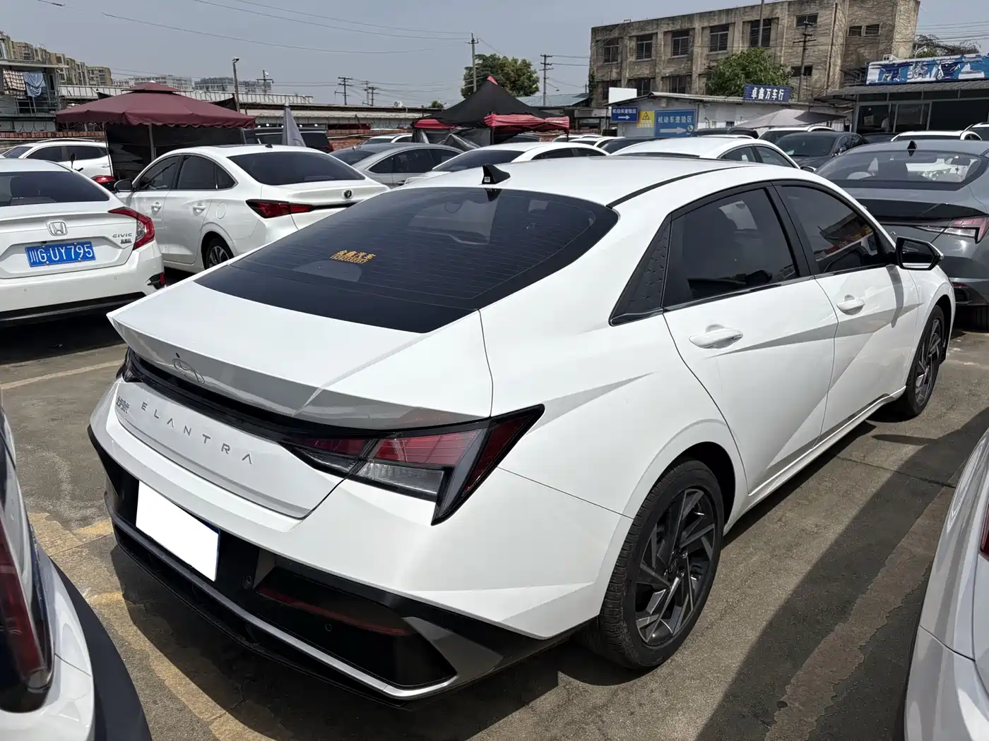 Hyundai Elantra 2023 Model 1.5L CVT LUX Premium Edition фото 15