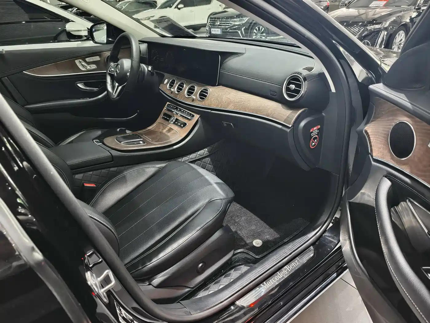 Mercedes-Benz E-Class 2019 E 300 L Fashion фото 7