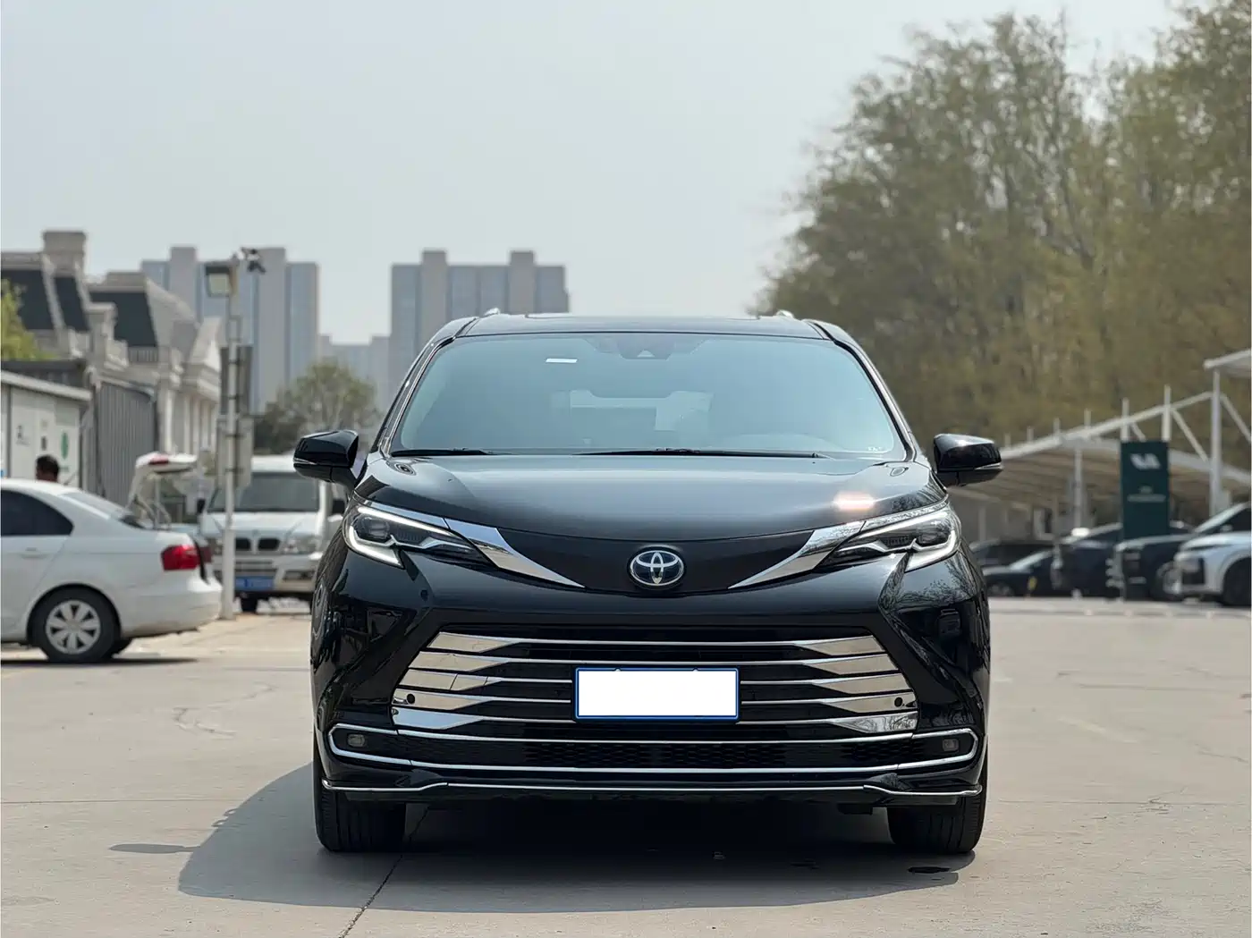 Toyota Sienna 2024 2.5L Hybrid Comfort Edition фото 2
