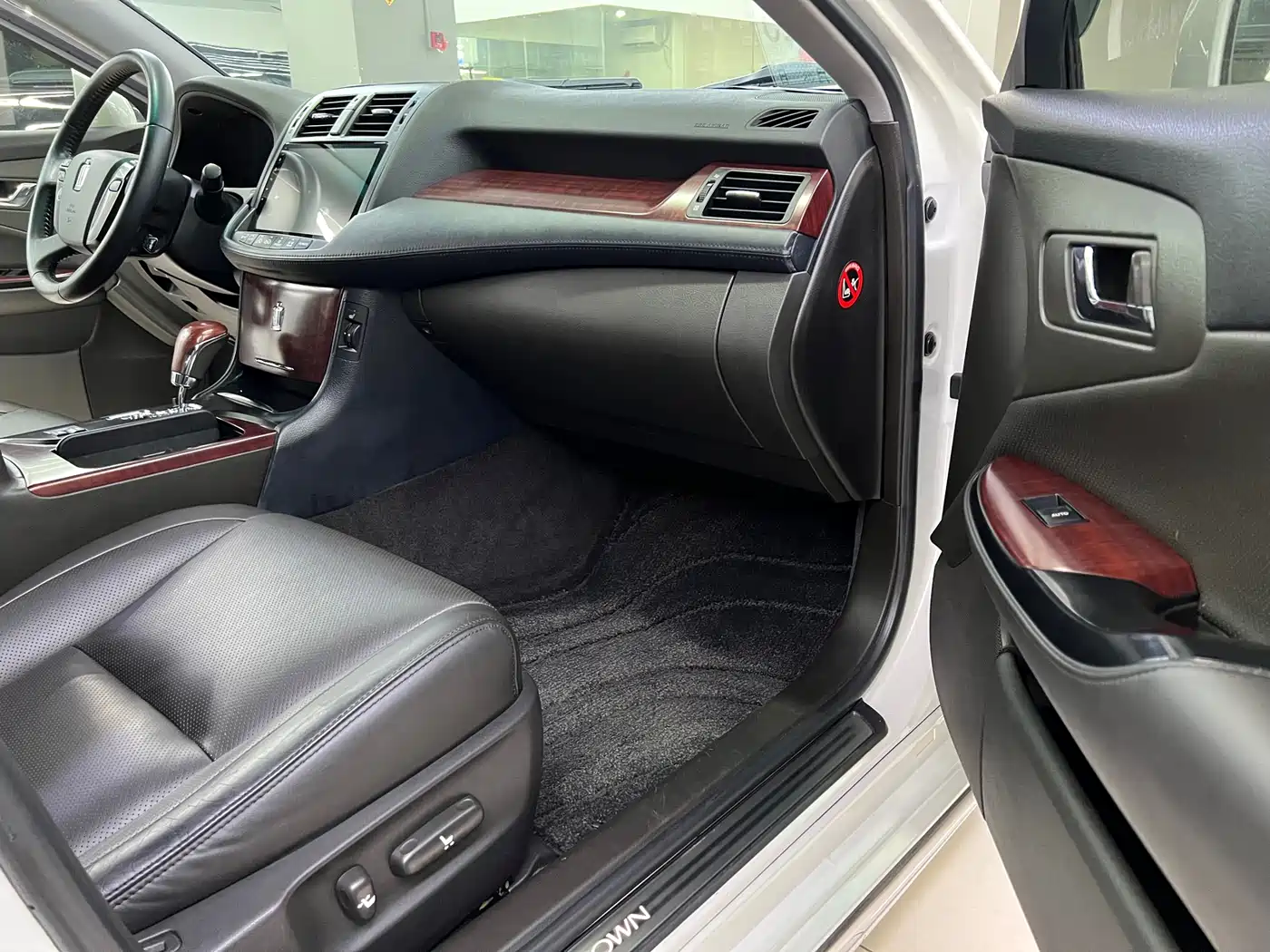 Toyota Crown 2010 2.5L Royal Leather Sunroof Navigation фото 7