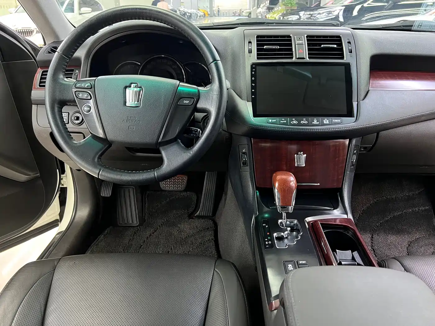 Toyota Crown 2010 2.5L Royal Leather Sunroof Navigation фото 10