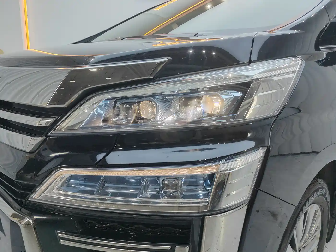 Toyota Vellfire 2020 Twin Engine 2.5L HV Luxury Edition фото 21