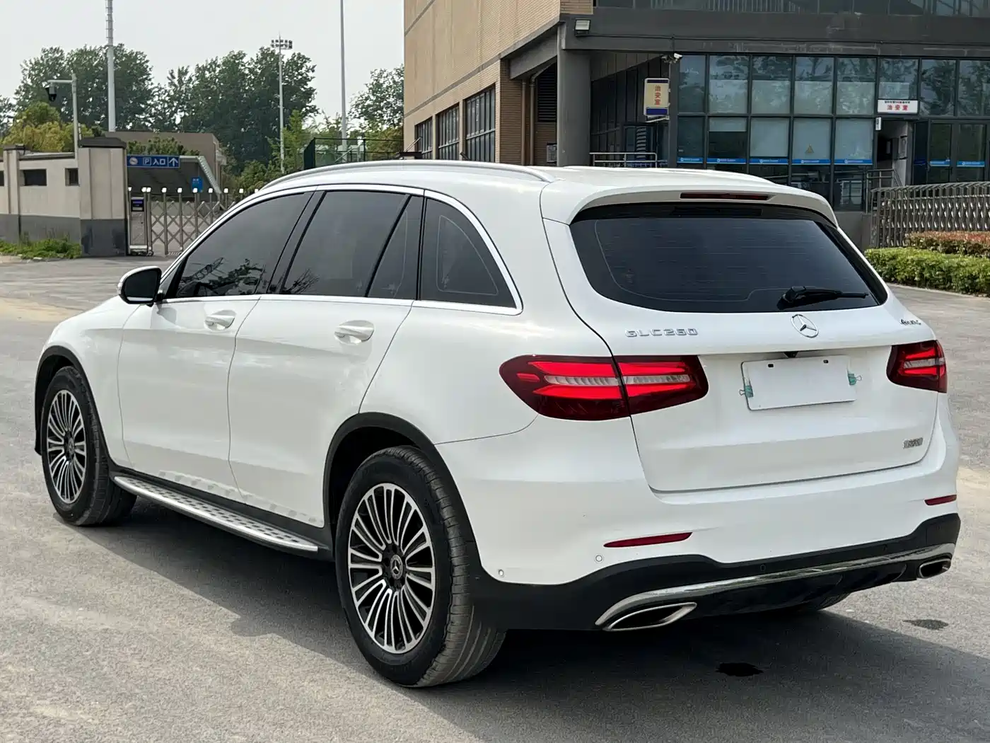 Mercedes-Benz GLC 2018 GLC 260 4MATIC Dynamic фото 4