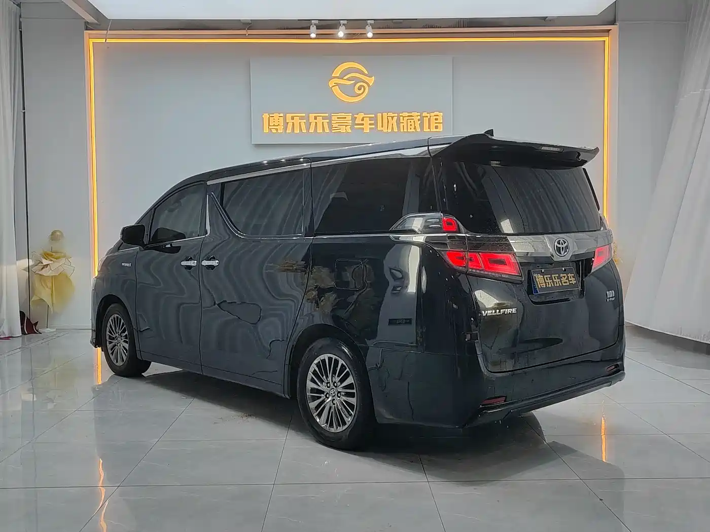 Toyota Vellfire 2020 Twin Engine 2.5L HV Luxury Edition фото 18