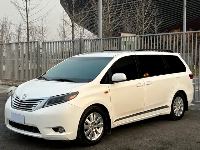TOYOTA SIENNA