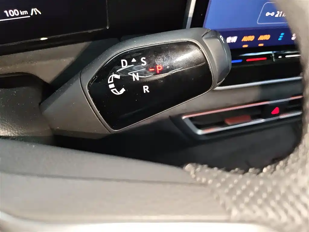 Volkswagen Tiguan L 2024 PRO 330TSI FWD R-Line Intelligent Premium Edition фото 10