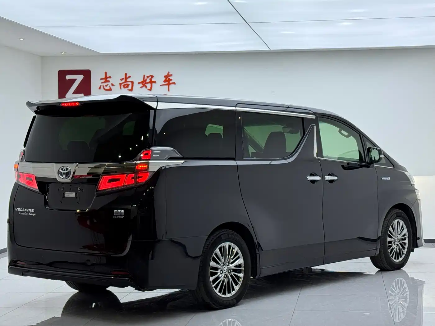 Toyota Vellfire 2019 Hybrid 2.5L HV Premium Edition фото 15