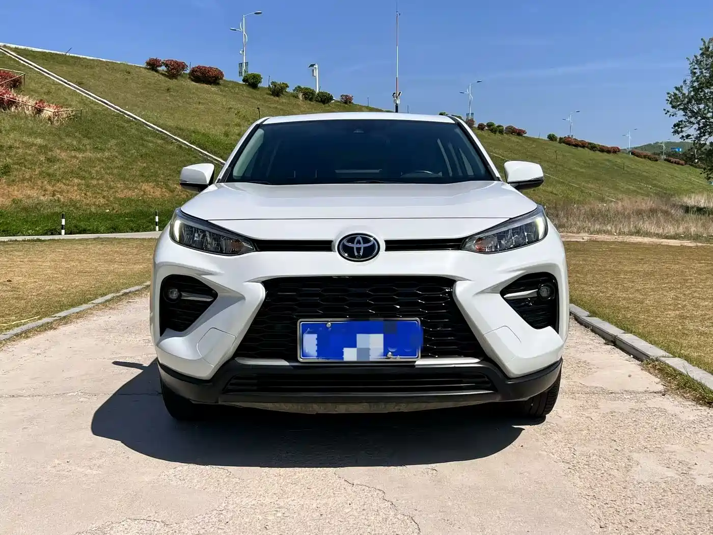 Toyota Wildlander 2021 2.0L CVT 4WD Luxury Edition фото 2