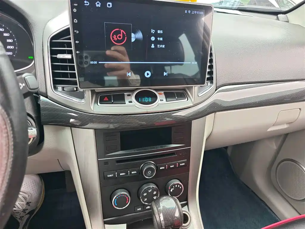 Chevrolet Captiva 2015 2.4L 2WD Urban Edition 5-seater фото 13