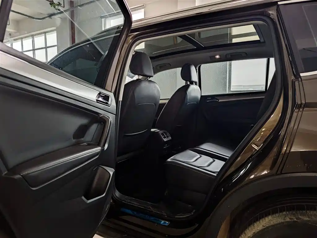 Volkswagen Tiguan L 2017 380TSI Automatic 4WD Luxury Edition фото 25