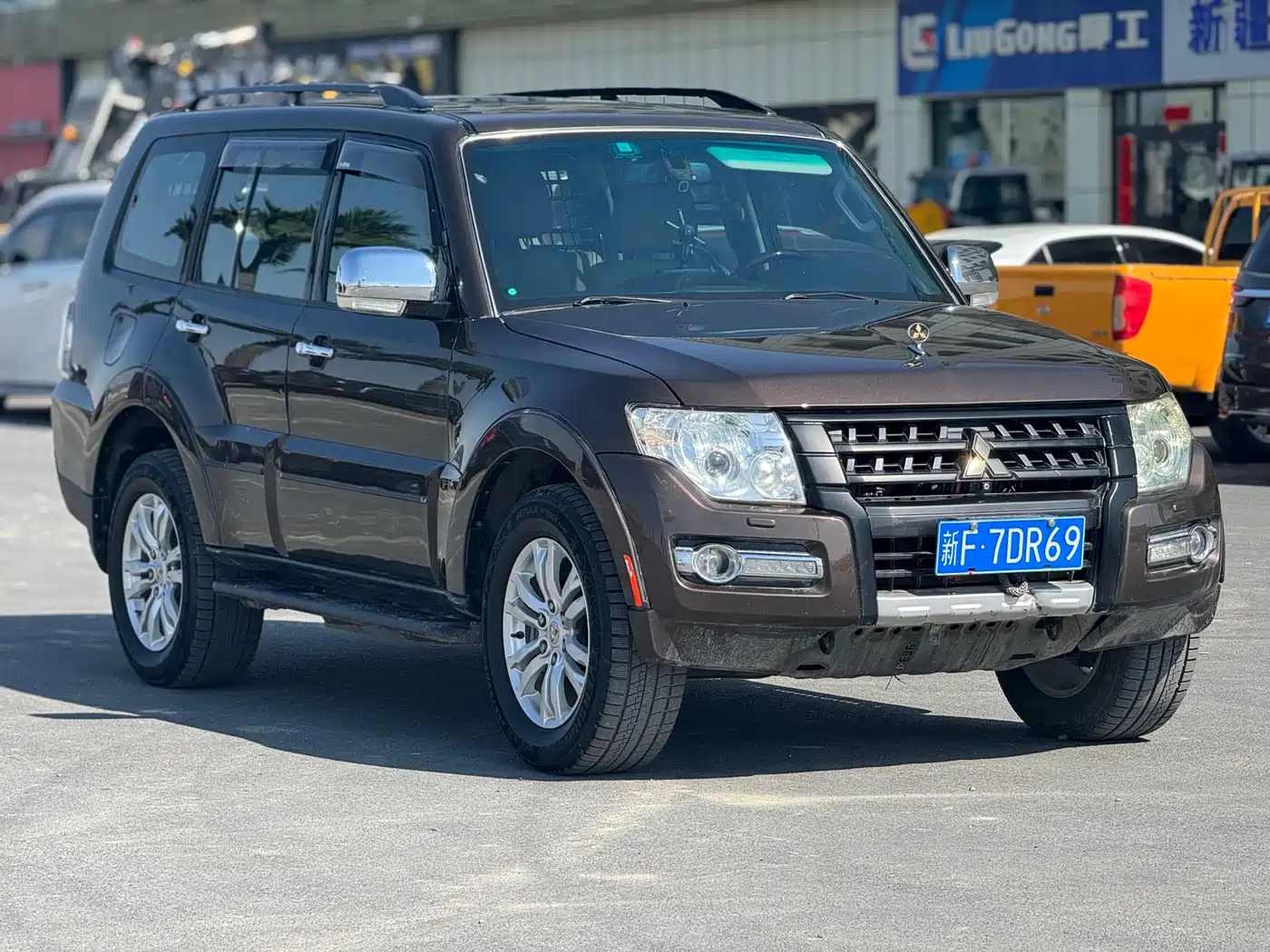 Mitsubishi Pajero (Import) 2018 3.0L Automatic Premium Edition фото 2