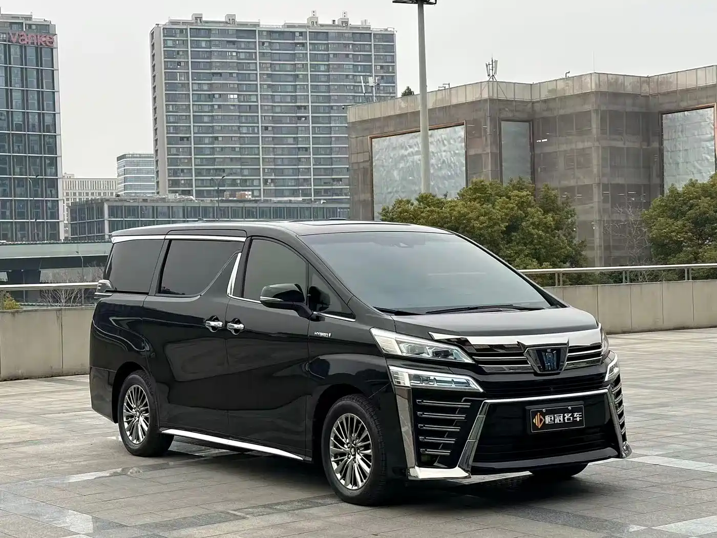 Toyota Vellfire 2021 Crown Hybrid 2.5L HV Supreme Edition фото 3