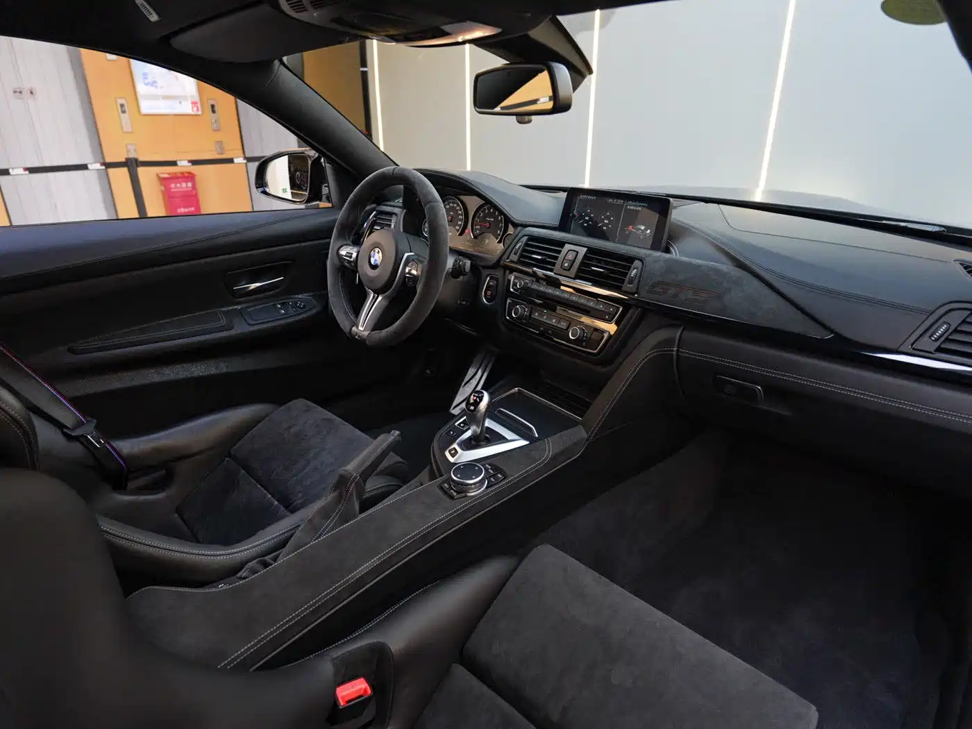 BMW M4 2016 M4 GTS фото 12