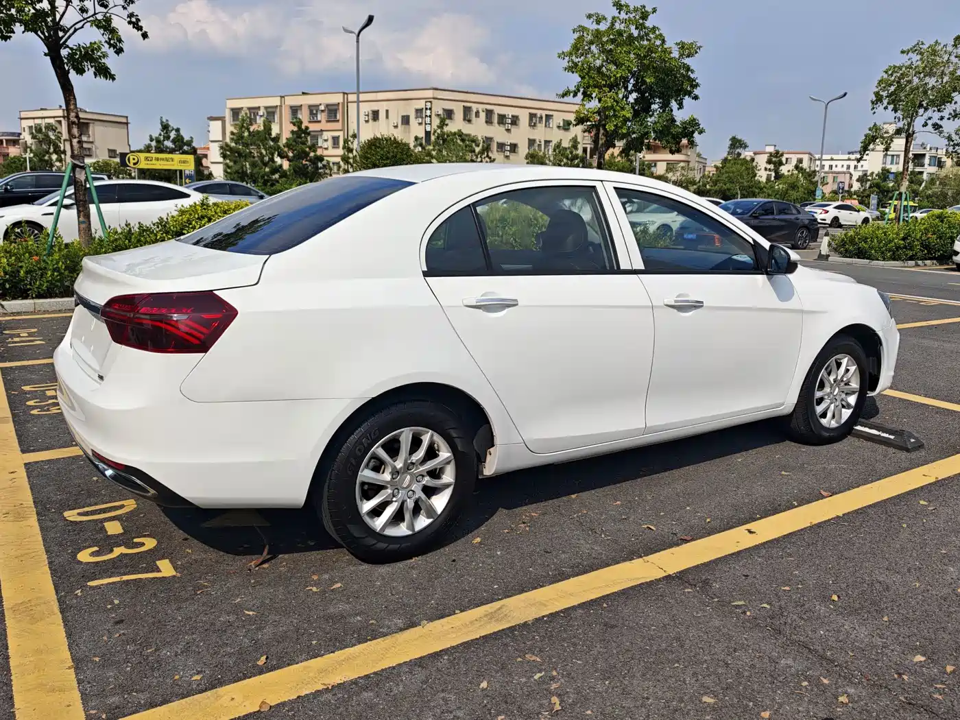 Фото 21 - Geely Emgrand
