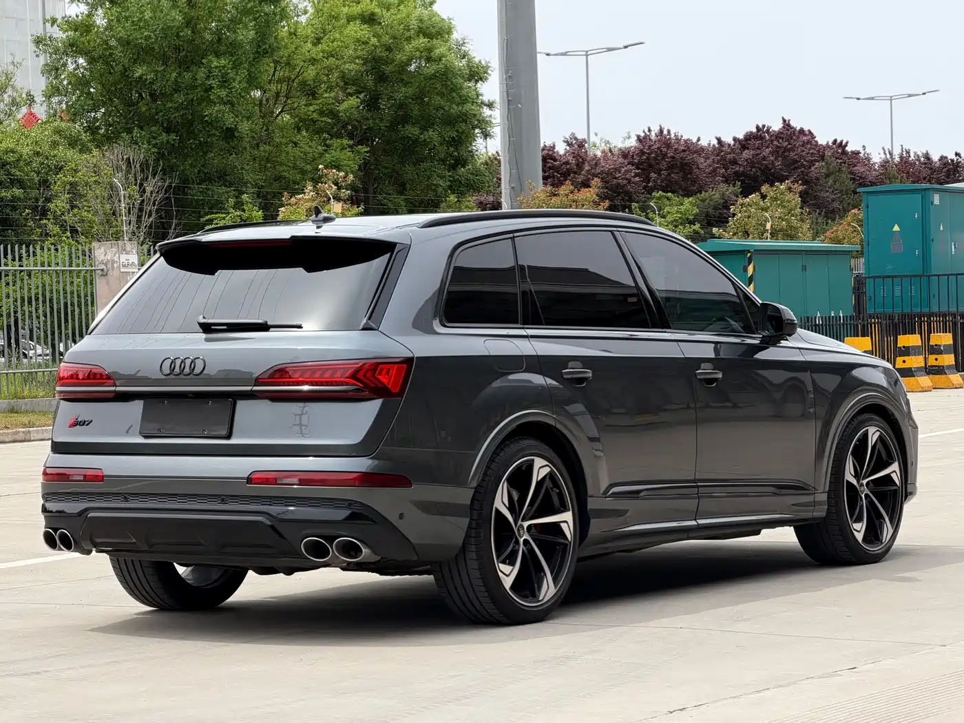 Audi SQ7 2024 4.0 TFSI Dark Knight Edition фото 6