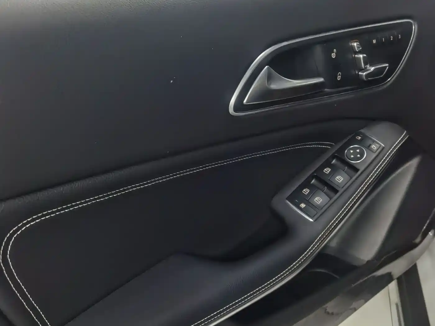 Mercedes-Benz GLA 2018 GLA 200 Dynamic фото 14