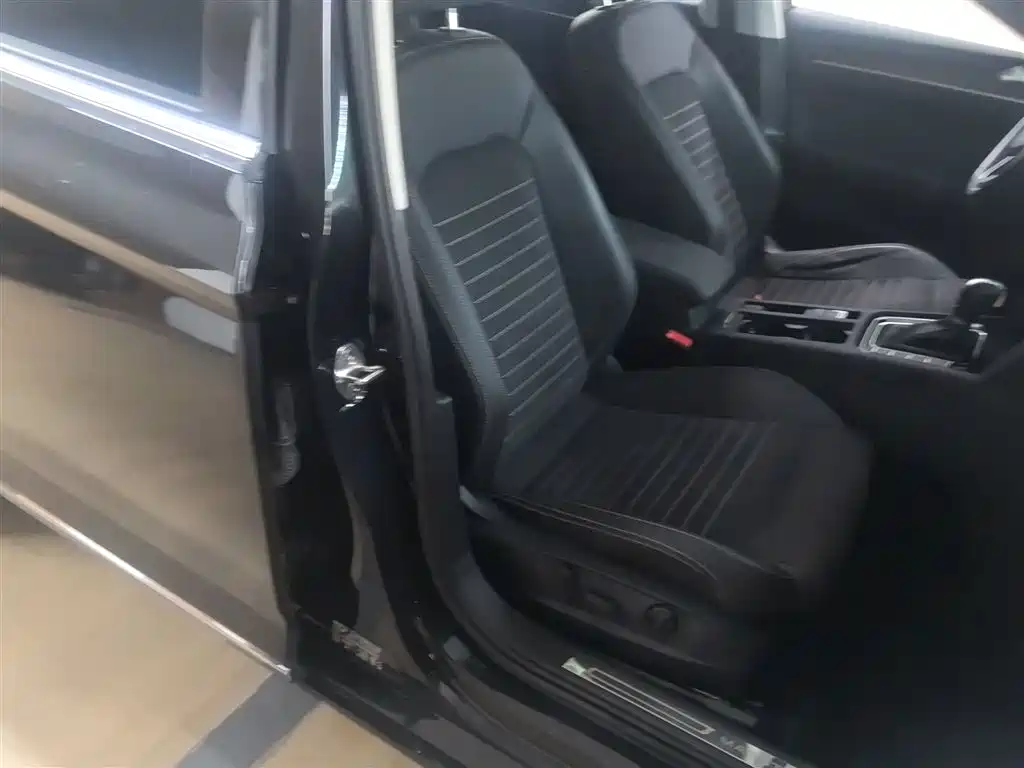Volkswagen Magotan 2020 330TSI DSG Luxury фото 25