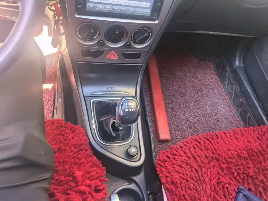Dongfeng Aeolus Dongfeng Fengshen S30 2014 2013 1.6L Manual Elegance